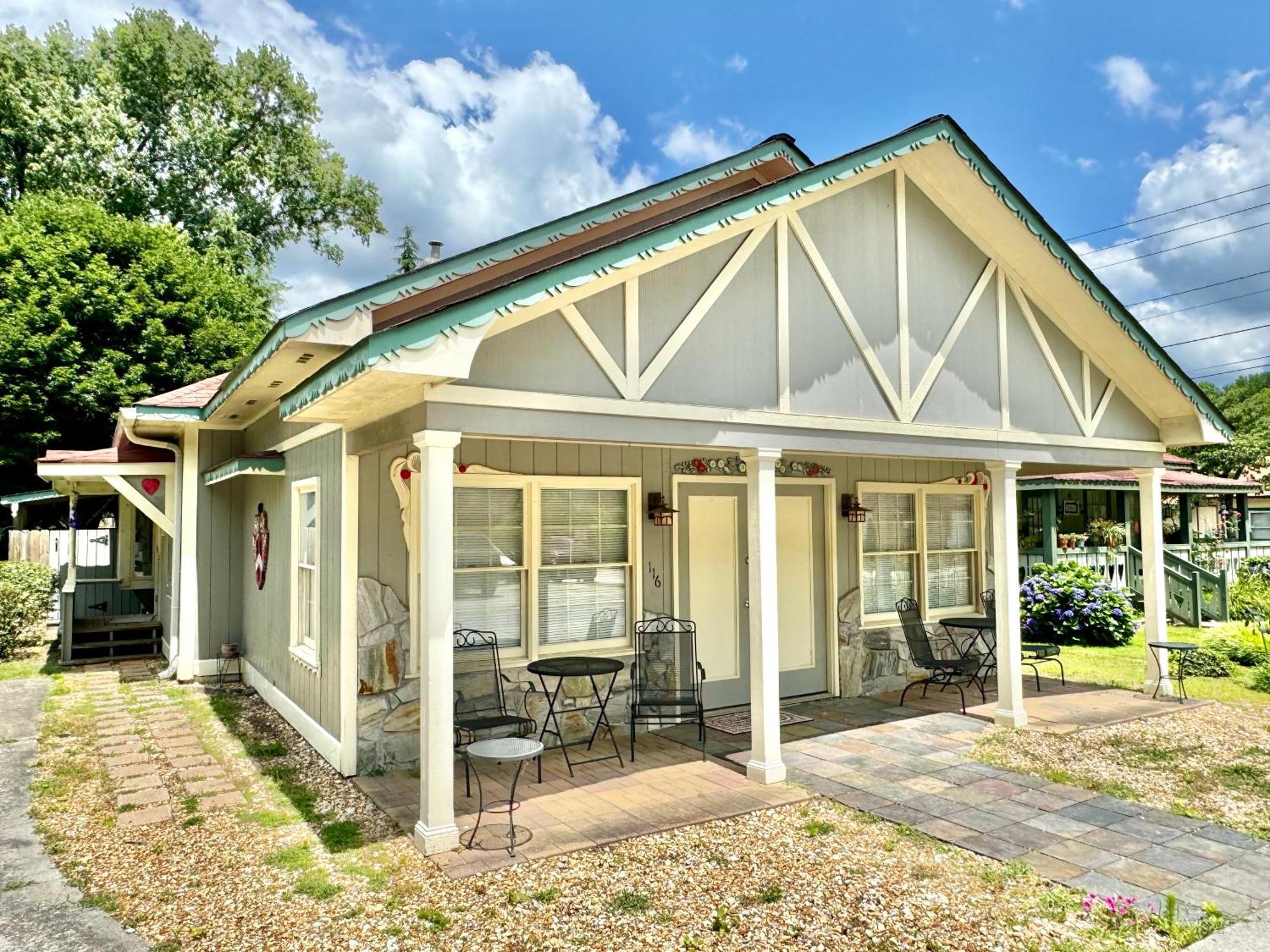 Riverbend Motel&Cabins Helen Buitenkant foto