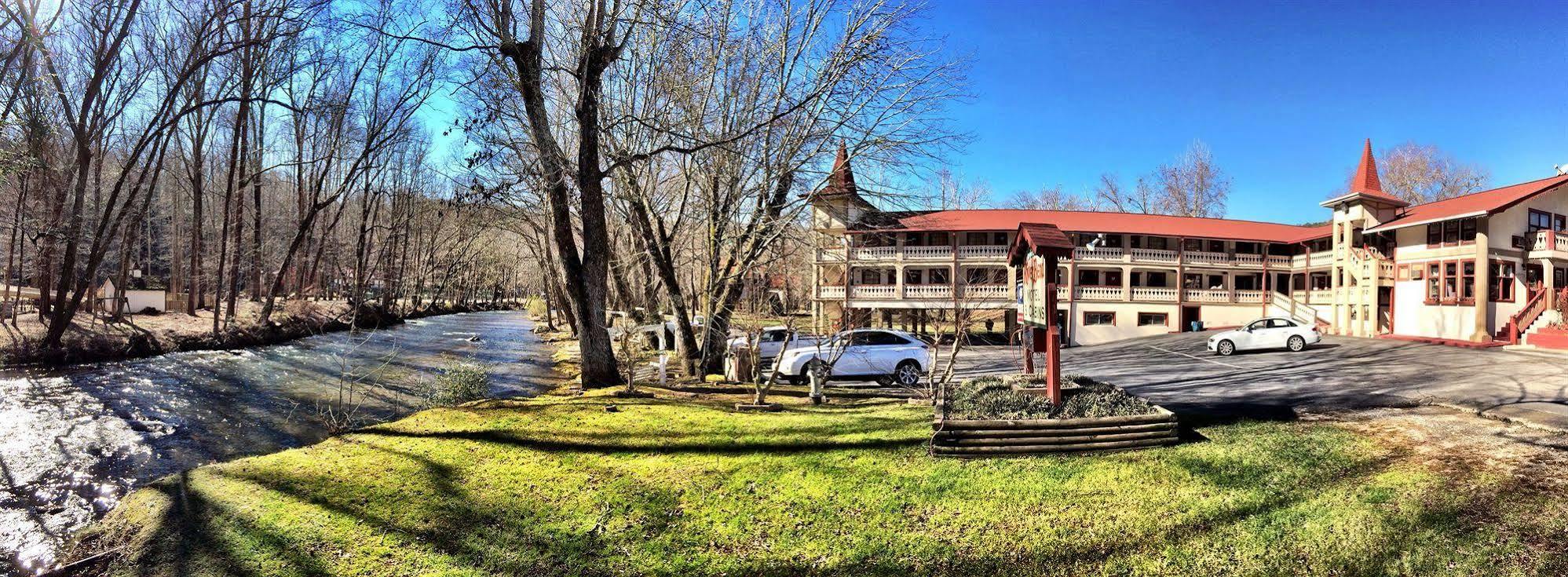 Riverbend Motel&Cabins Helen Buitenkant foto